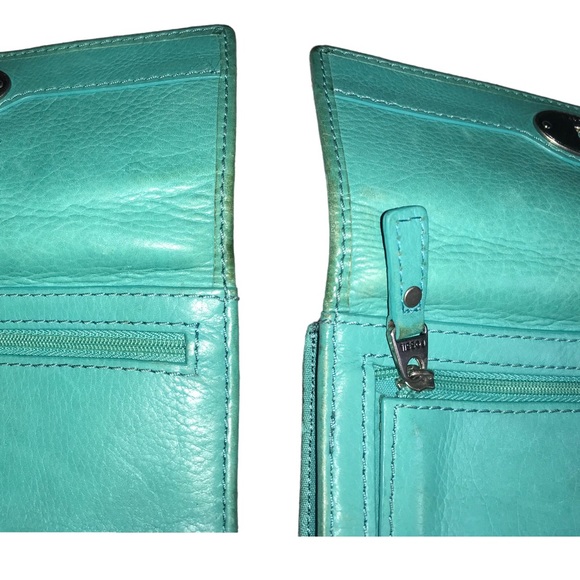Turquoise Color Fossil Wallet - Picture 5 of 7
